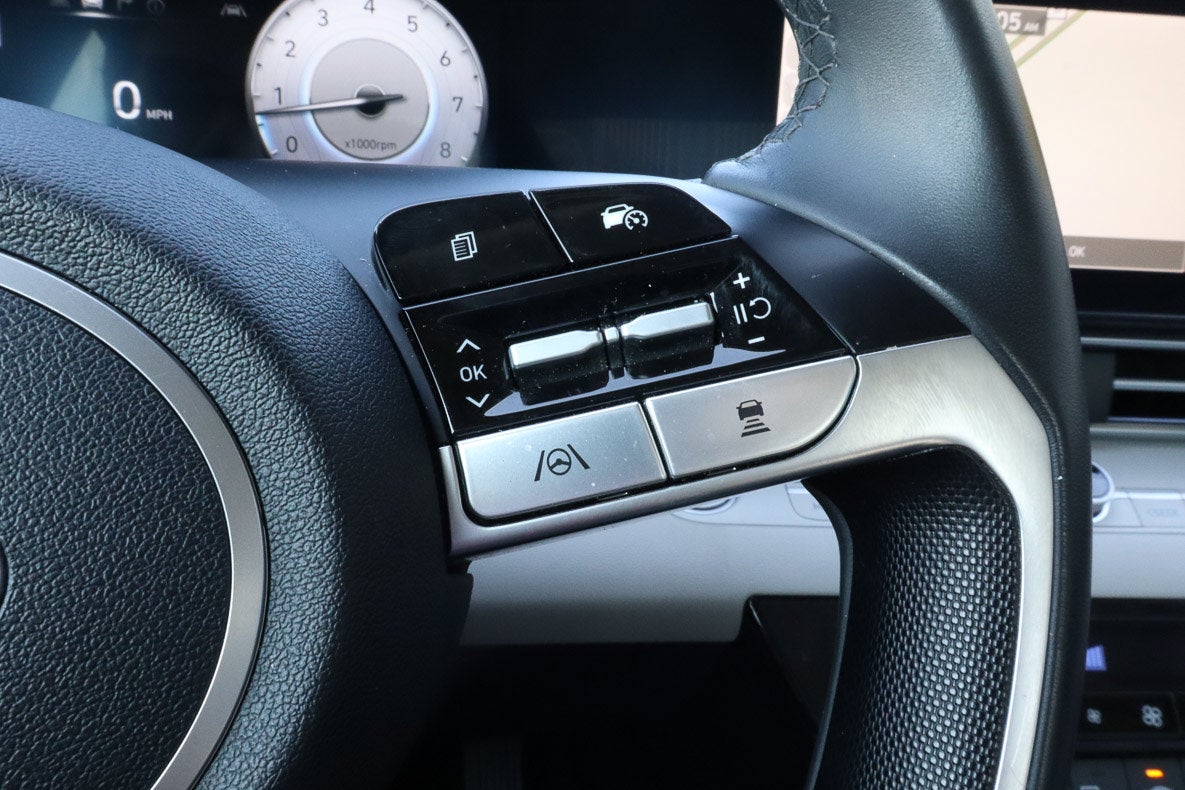 2024 Hyundai Elantra Limited IVT