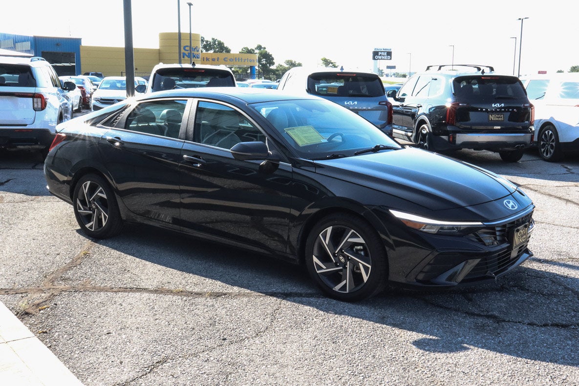 2024 Hyundai Elantra Limited IVT