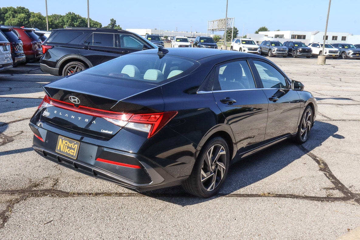 2024 Hyundai Elantra Limited IVT
