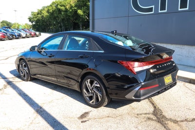 2024 Hyundai Elantra Limited IVT
