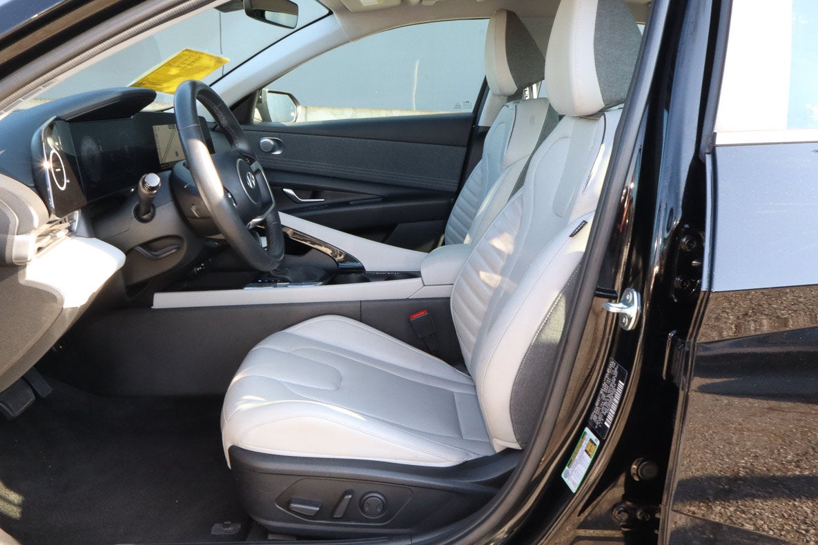 2024 Hyundai Elantra Limited IVT