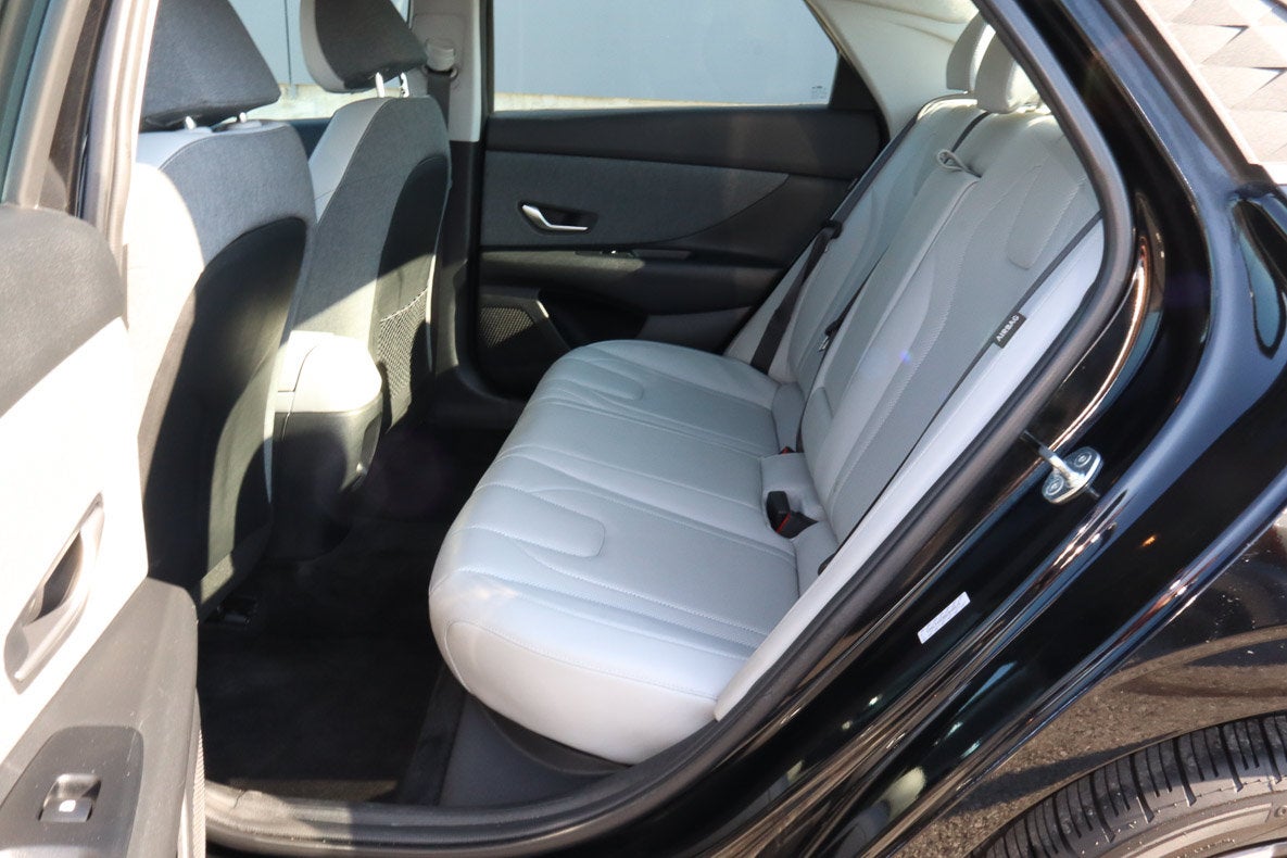2024 Hyundai Elantra Limited IVT