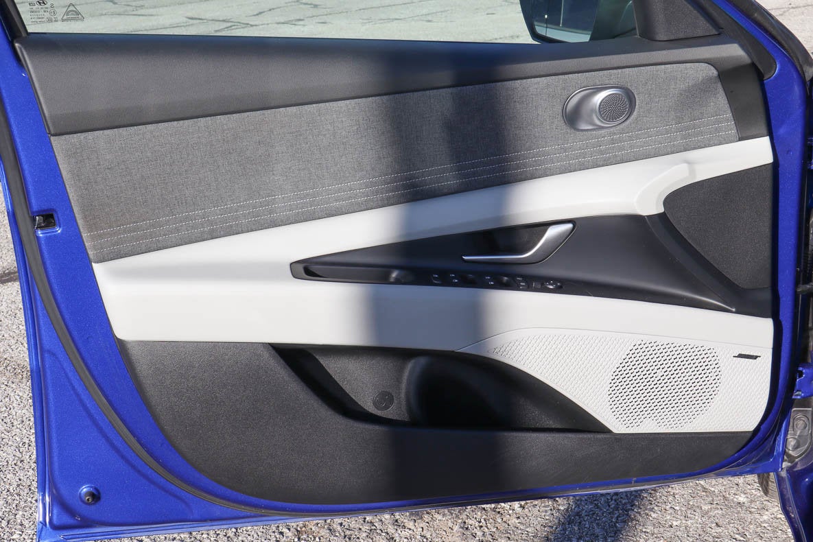 2024 Hyundai Elantra Limited IVT