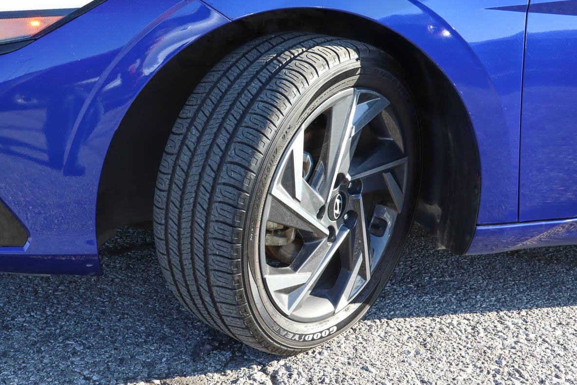 2024 Hyundai Elantra Limited IVT