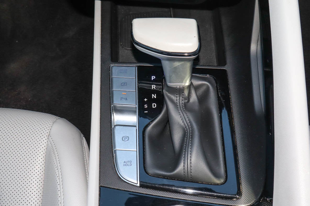 2024 Hyundai Elantra Limited IVT