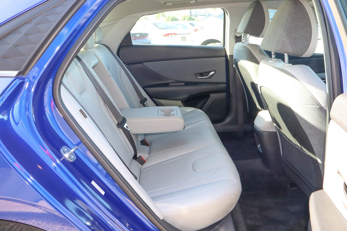 2024 Hyundai Elantra Limited IVT