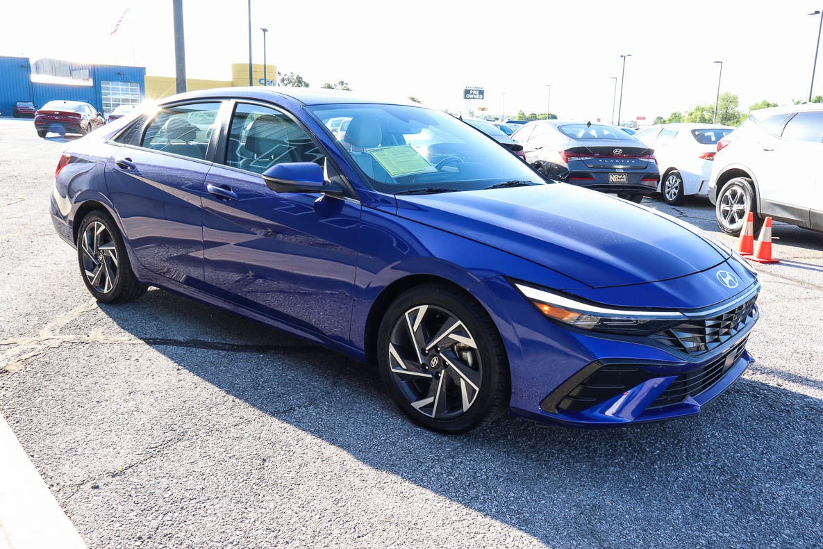 2024 Hyundai Elantra Limited IVT