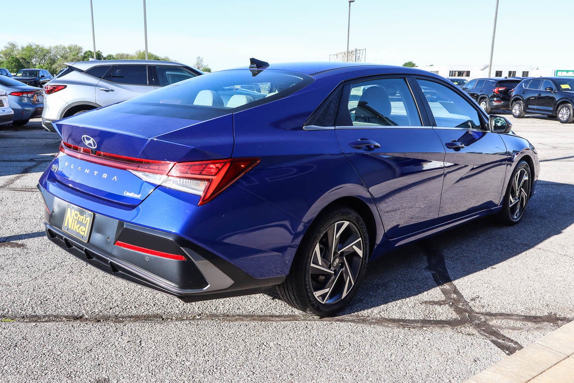 2024 Hyundai Elantra Limited IVT