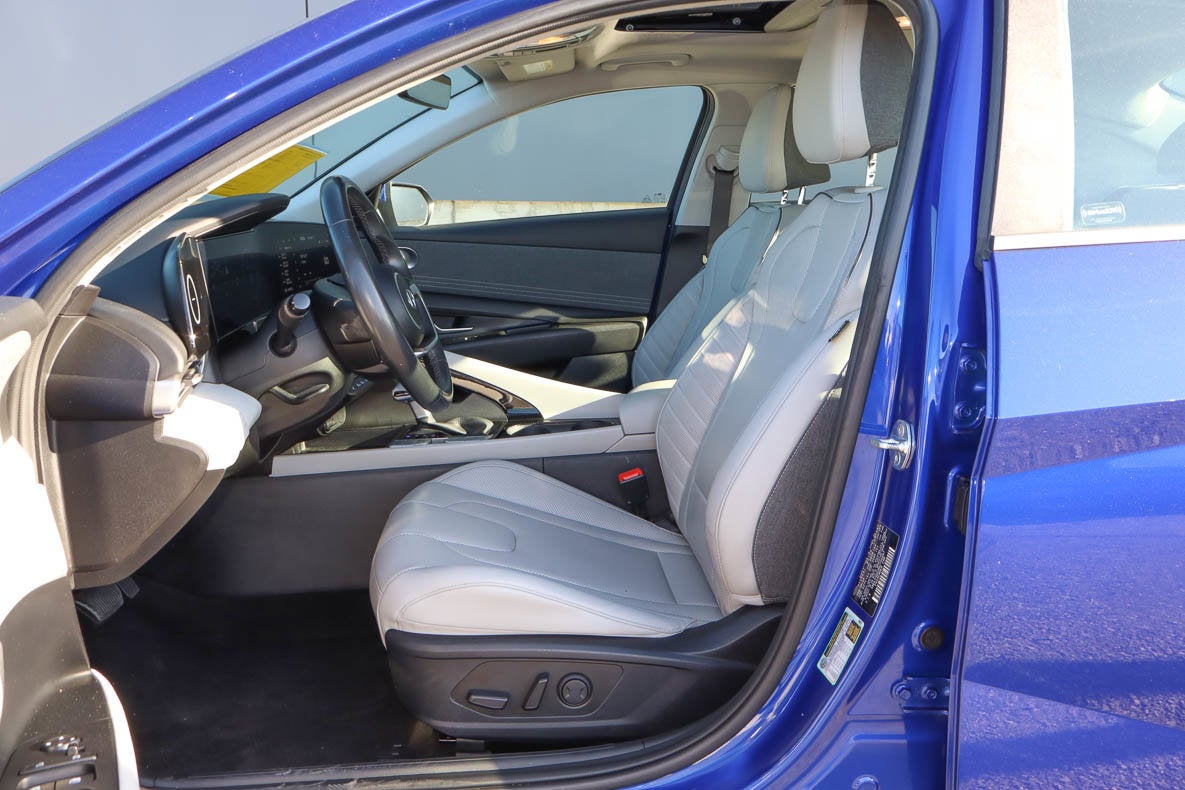 2024 Hyundai Elantra Limited IVT