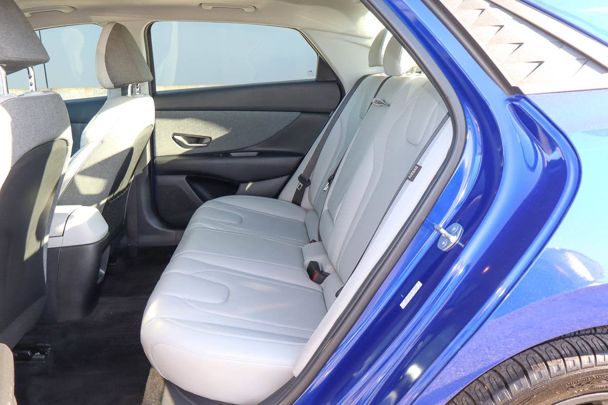 2024 Hyundai Elantra Limited IVT