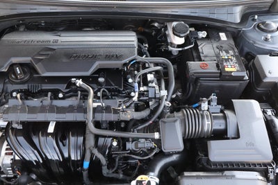 2024 Hyundai Elantra Limited IVT