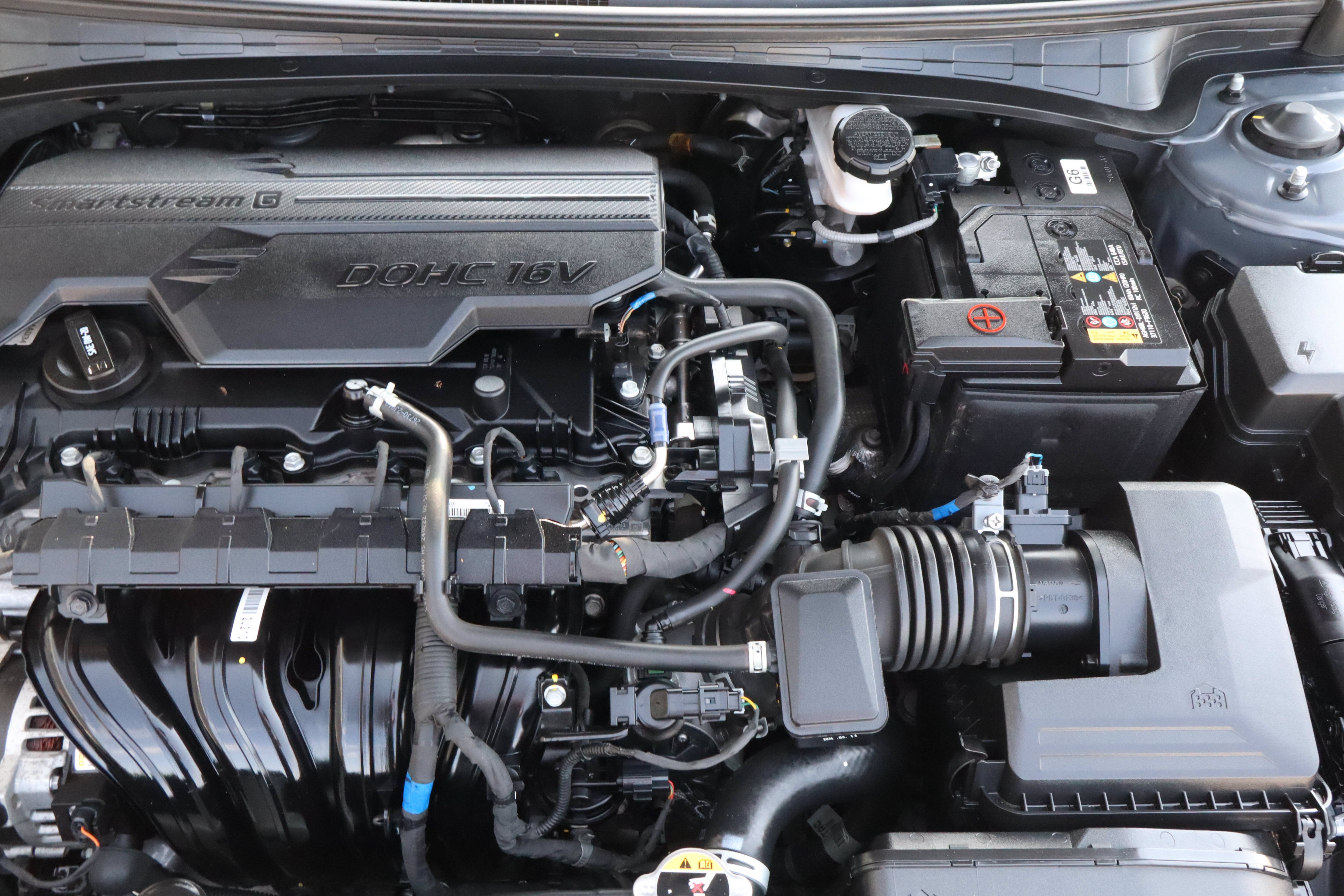 2024 Hyundai Elantra Limited IVT