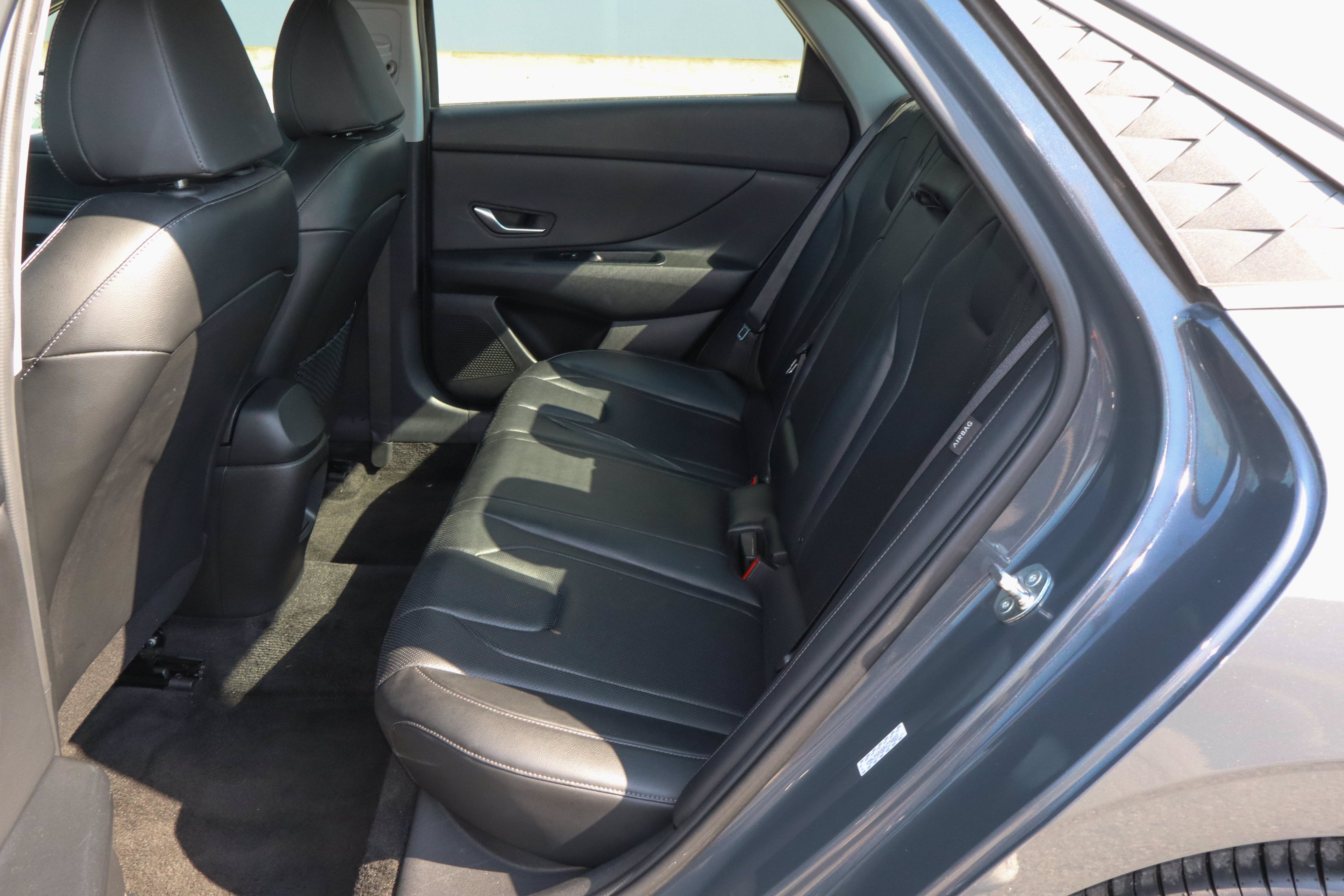 2024 Hyundai Elantra Limited IVT