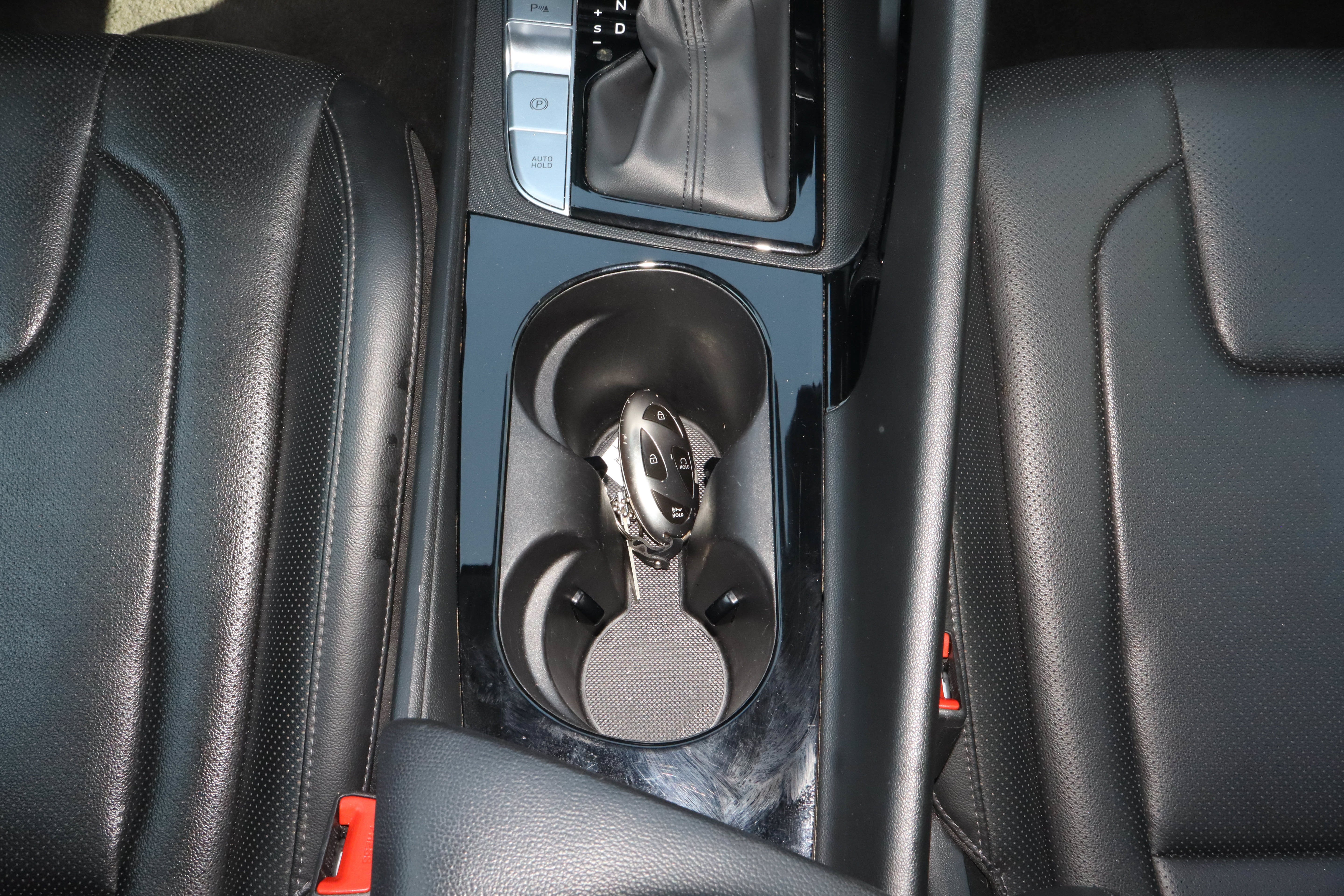 2024 Hyundai Elantra Limited IVT