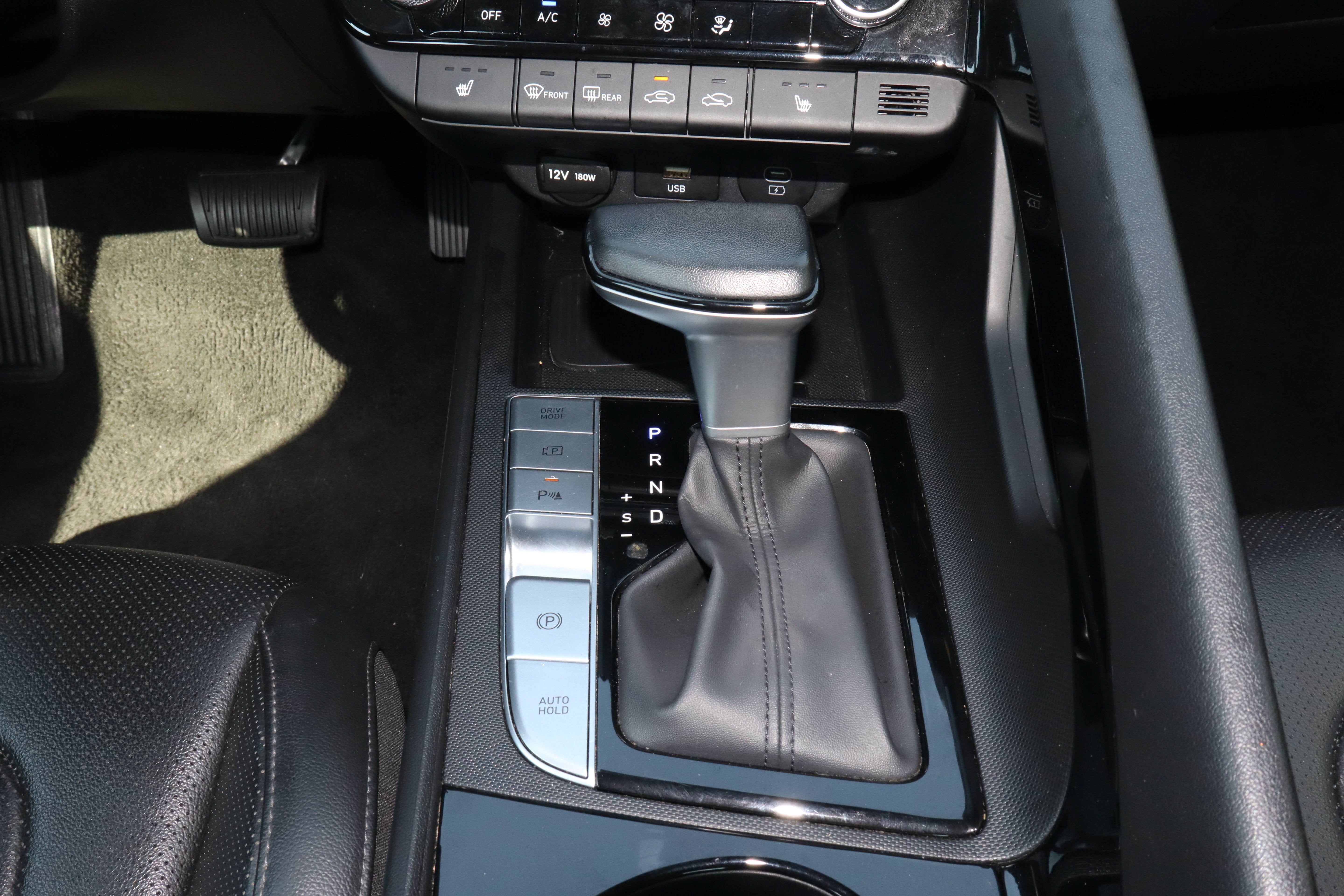 2024 Hyundai Elantra Limited IVT