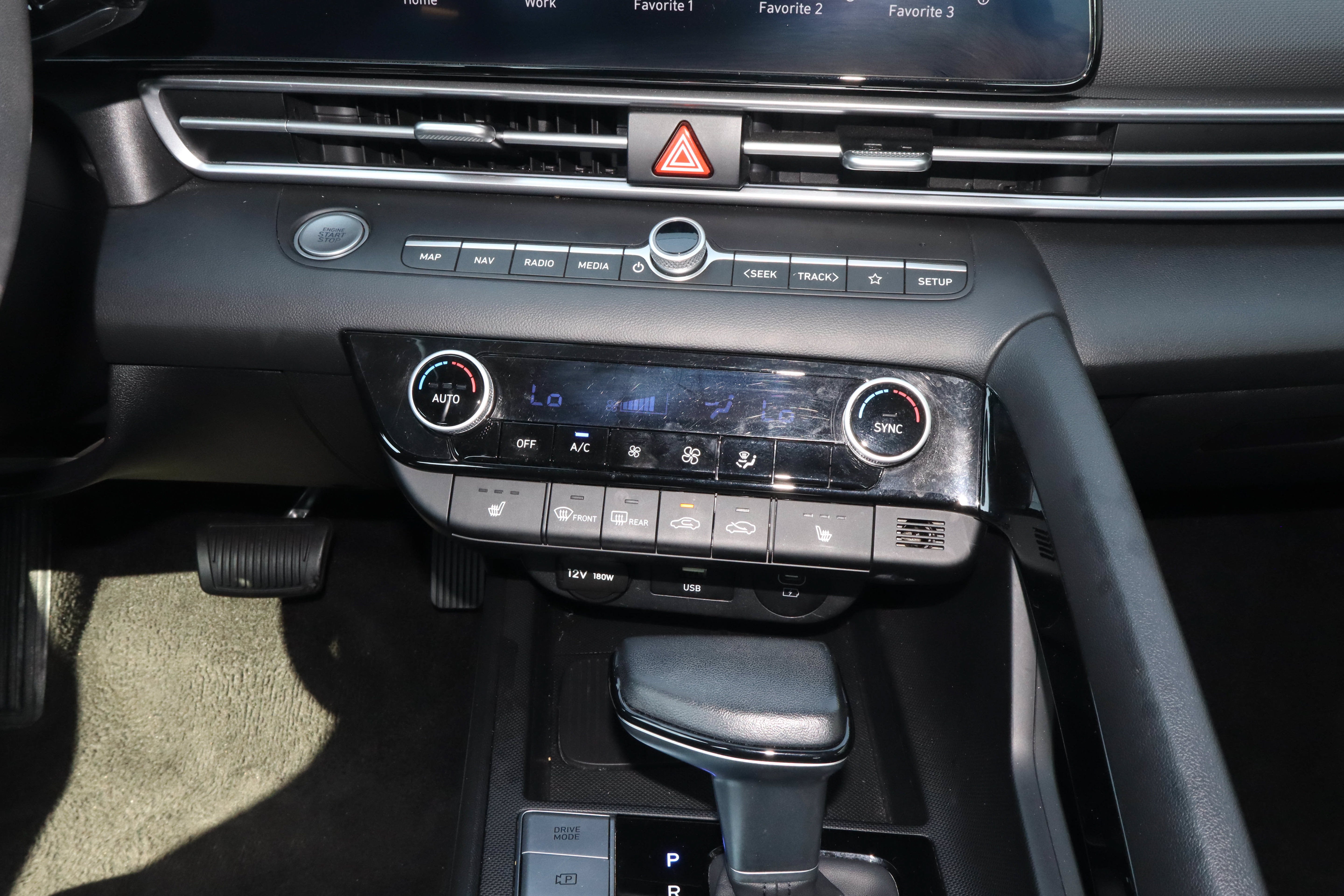 2024 Hyundai Elantra Limited IVT