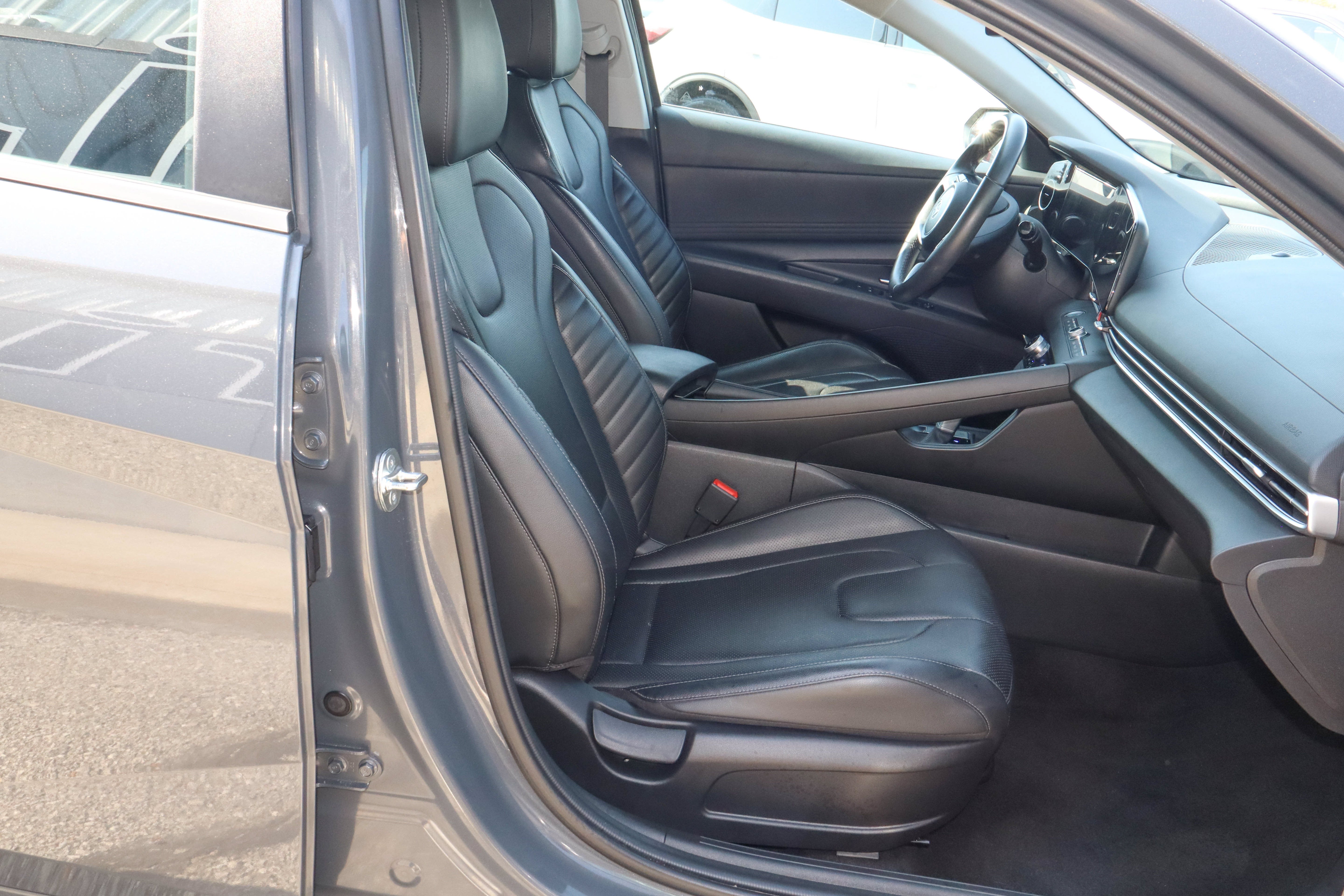 2024 Hyundai Elantra Limited IVT