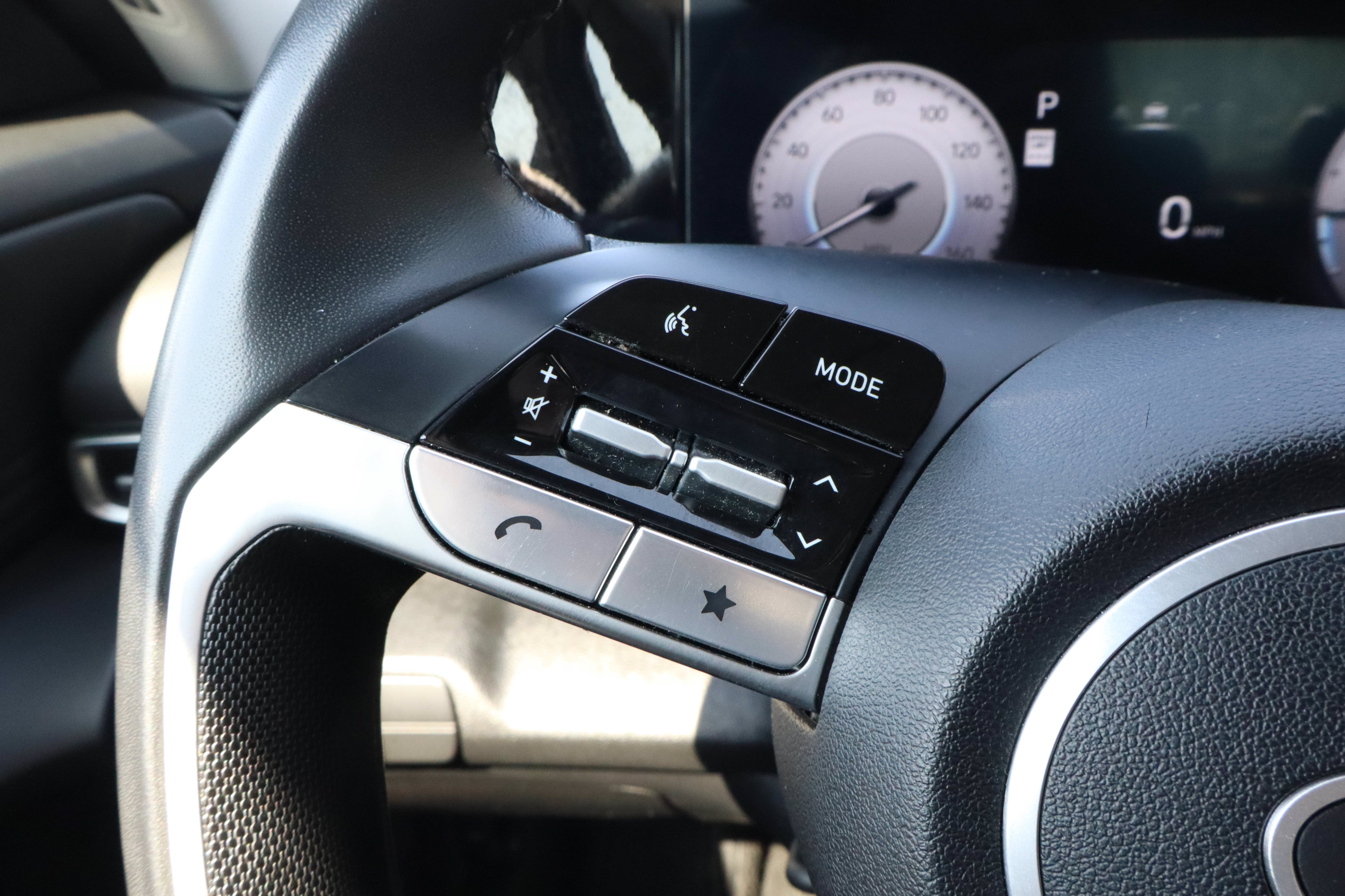 2024 Hyundai Elantra Limited IVT