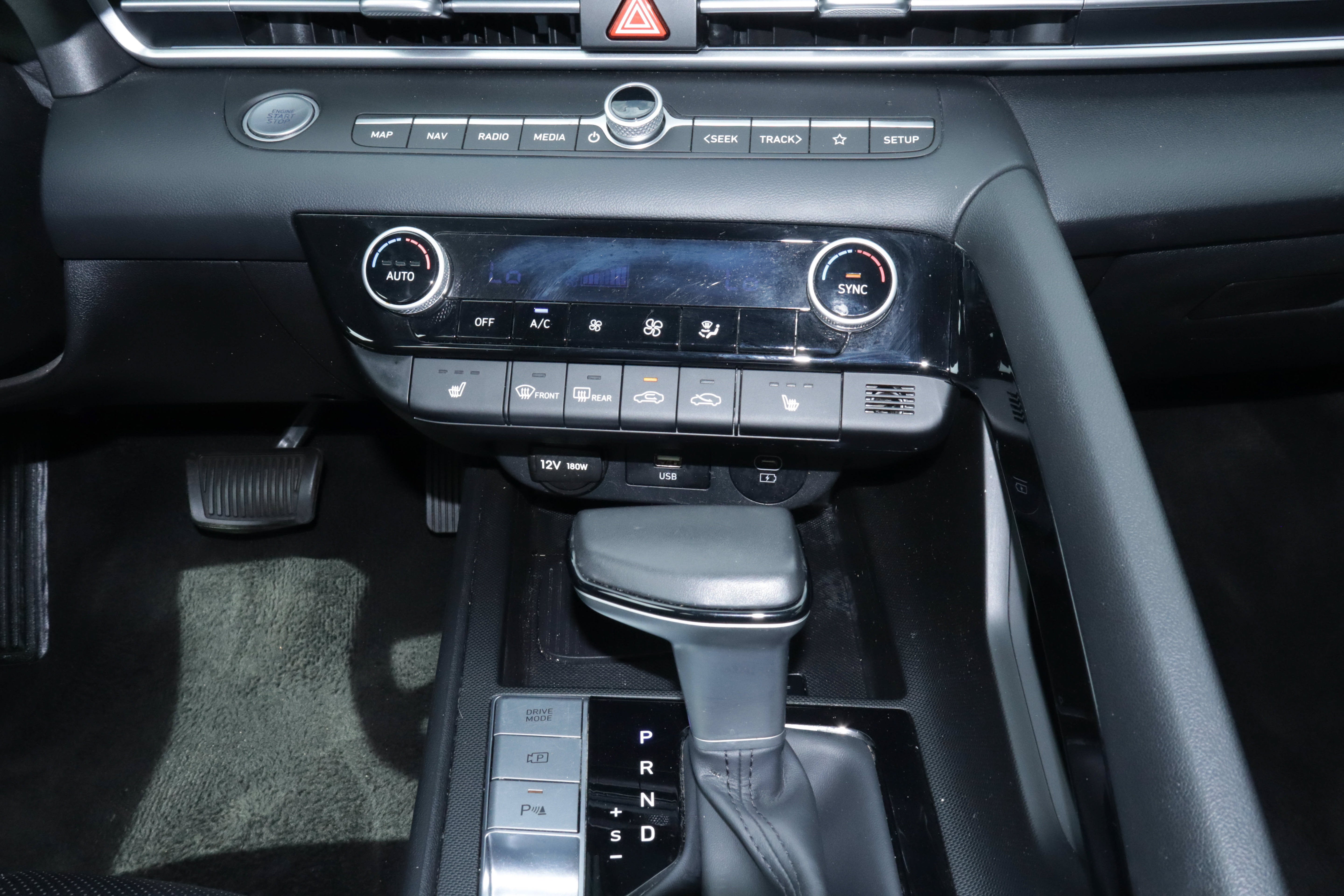 2024 Hyundai Elantra Limited IVT