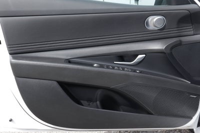 2024 Hyundai Elantra Limited IVT
