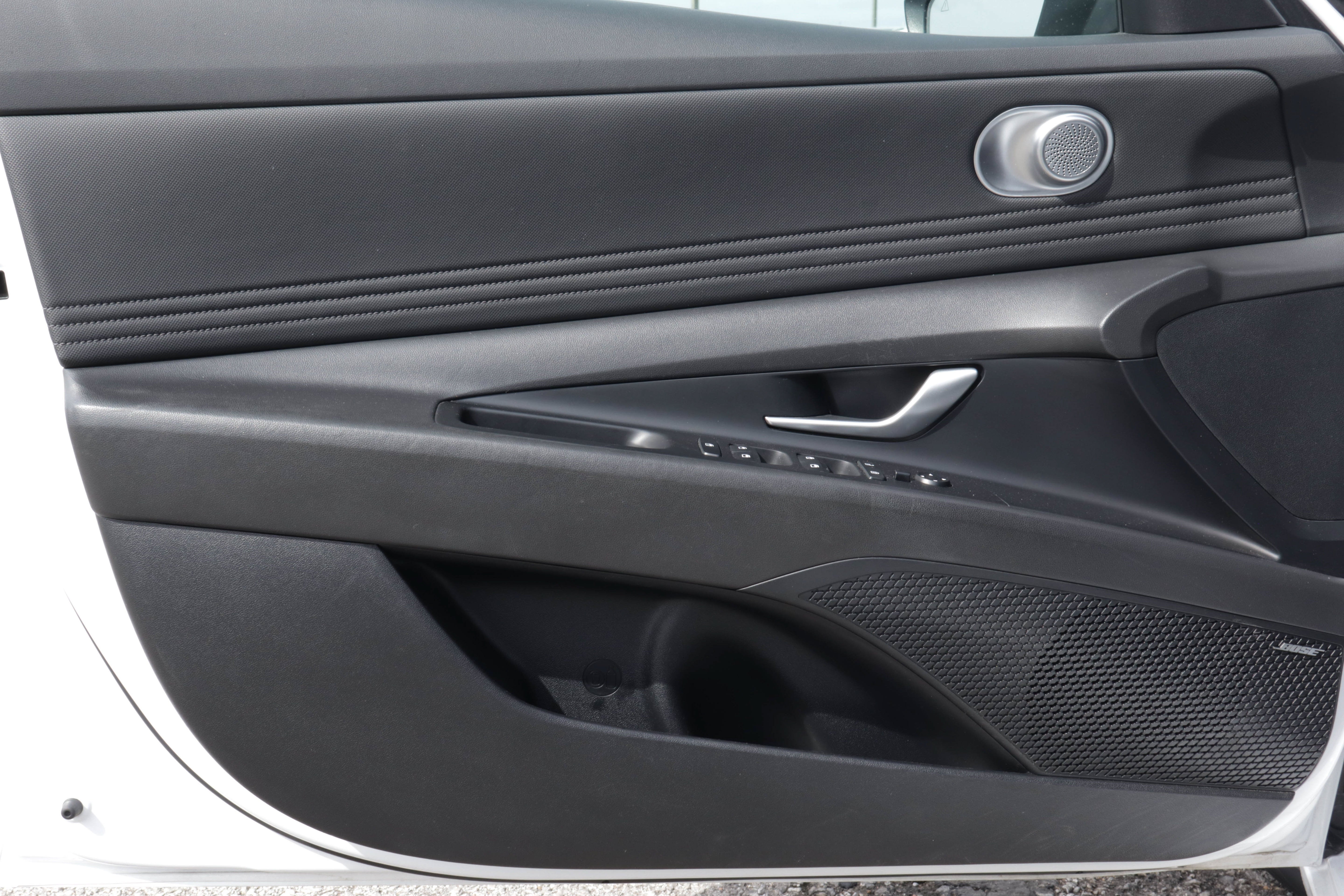 2024 Hyundai Elantra Limited IVT