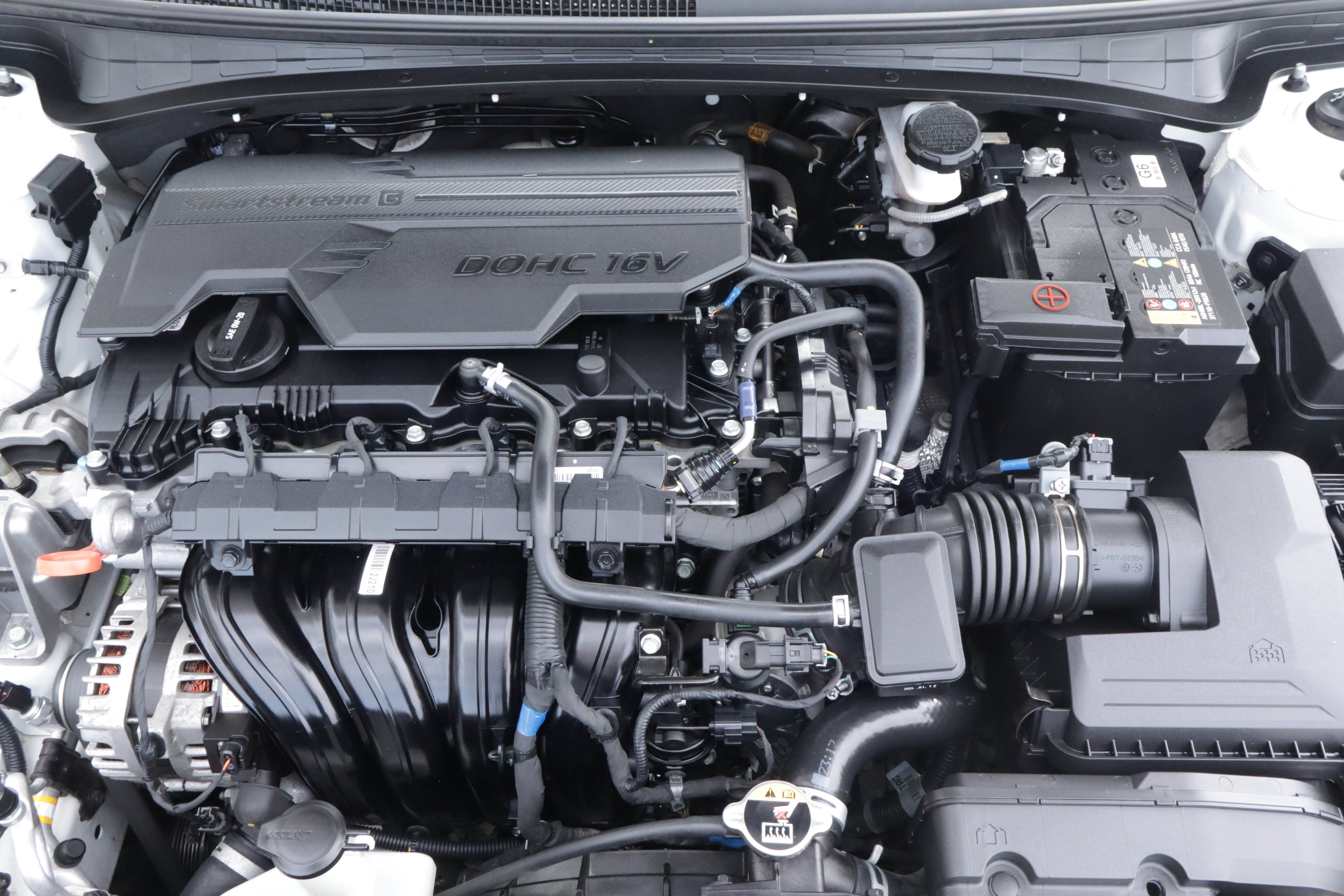 2024 Hyundai Elantra Limited IVT