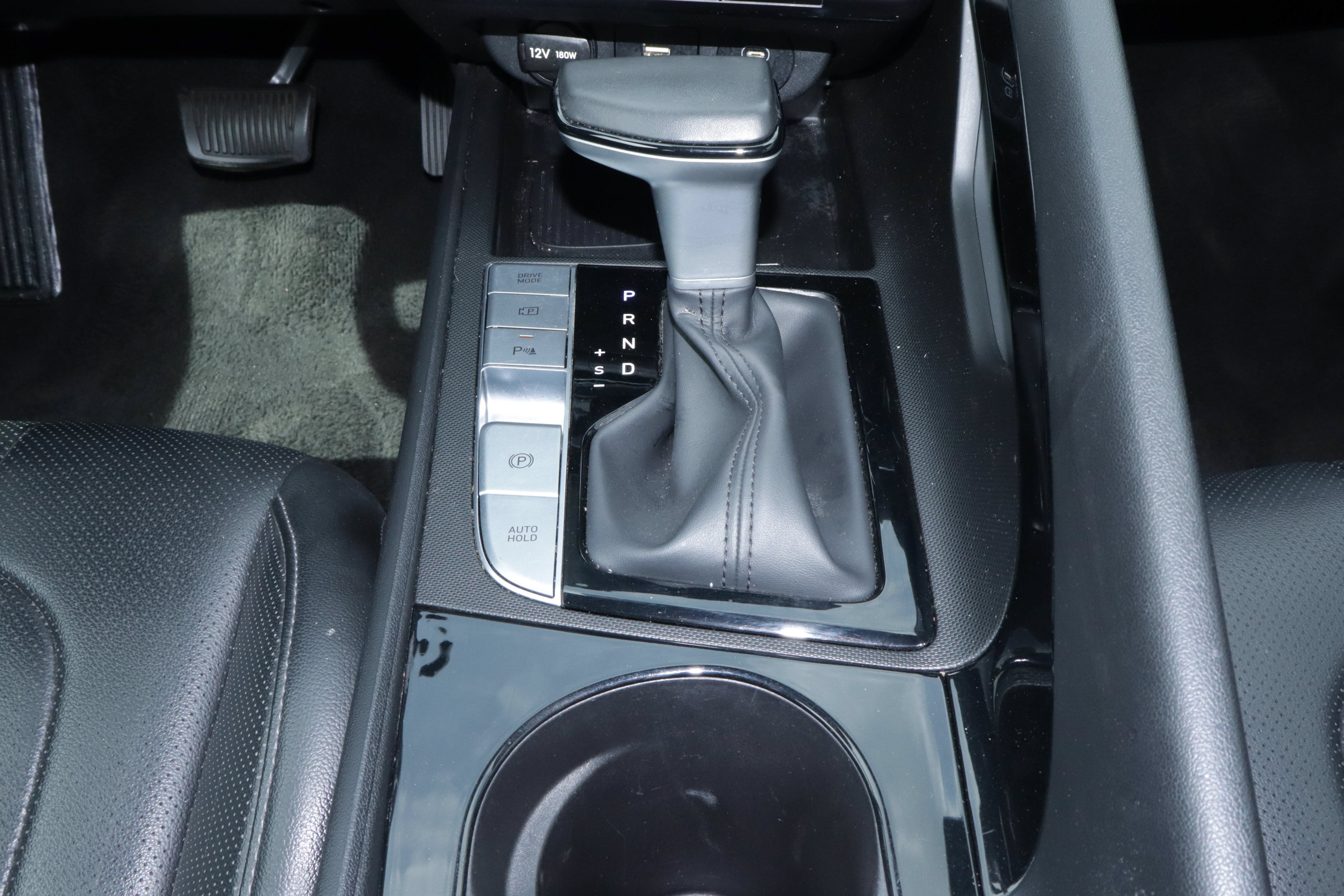 2024 Hyundai Elantra Limited IVT