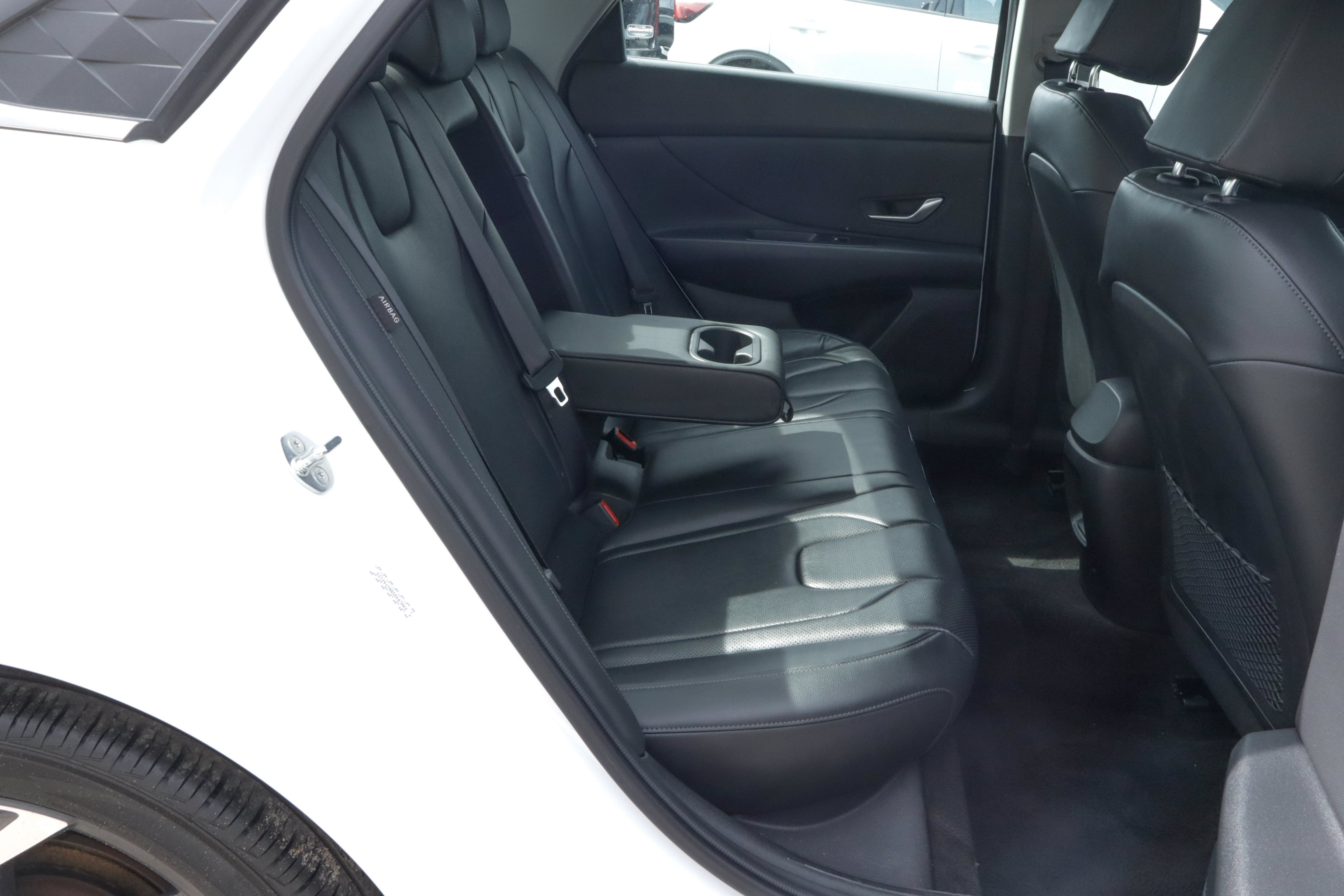 2024 Hyundai Elantra Limited IVT