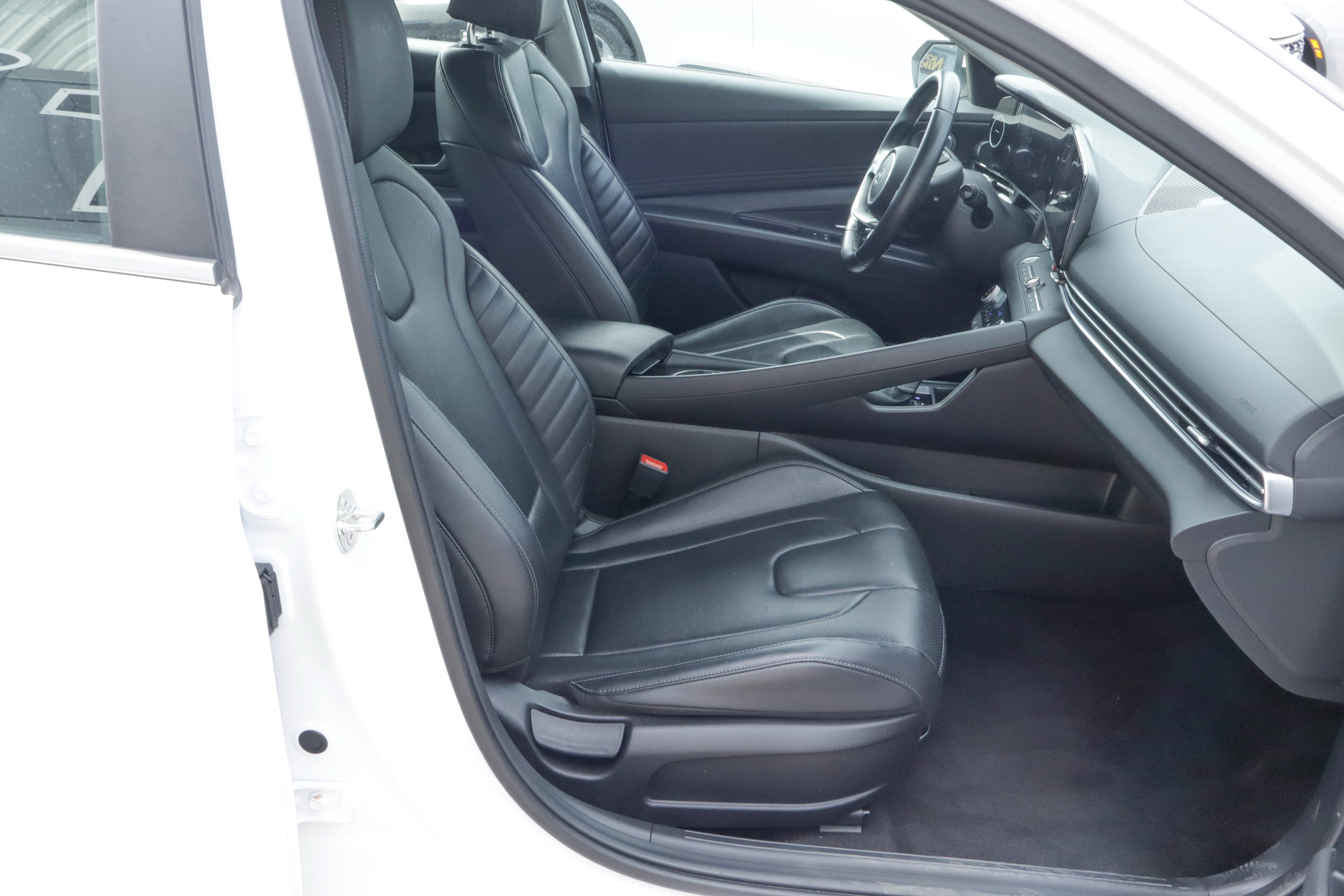 2024 Hyundai Elantra Limited IVT
