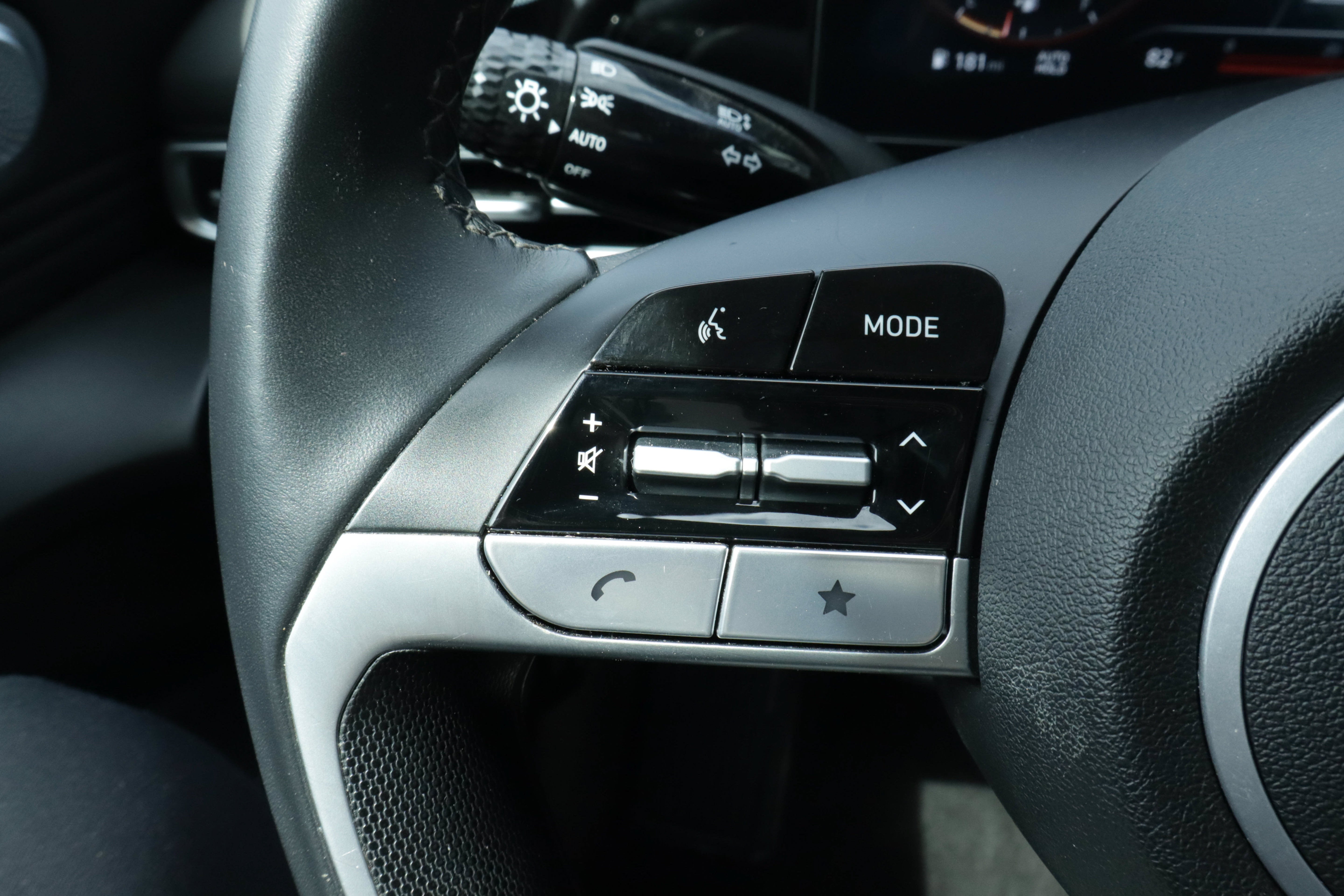 2024 Hyundai Elantra Limited IVT