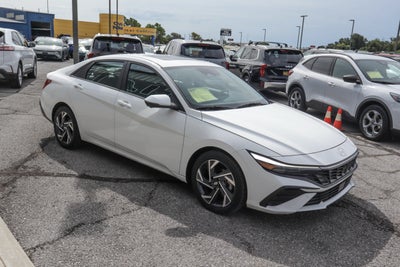 2024 Hyundai Elantra Limited IVT