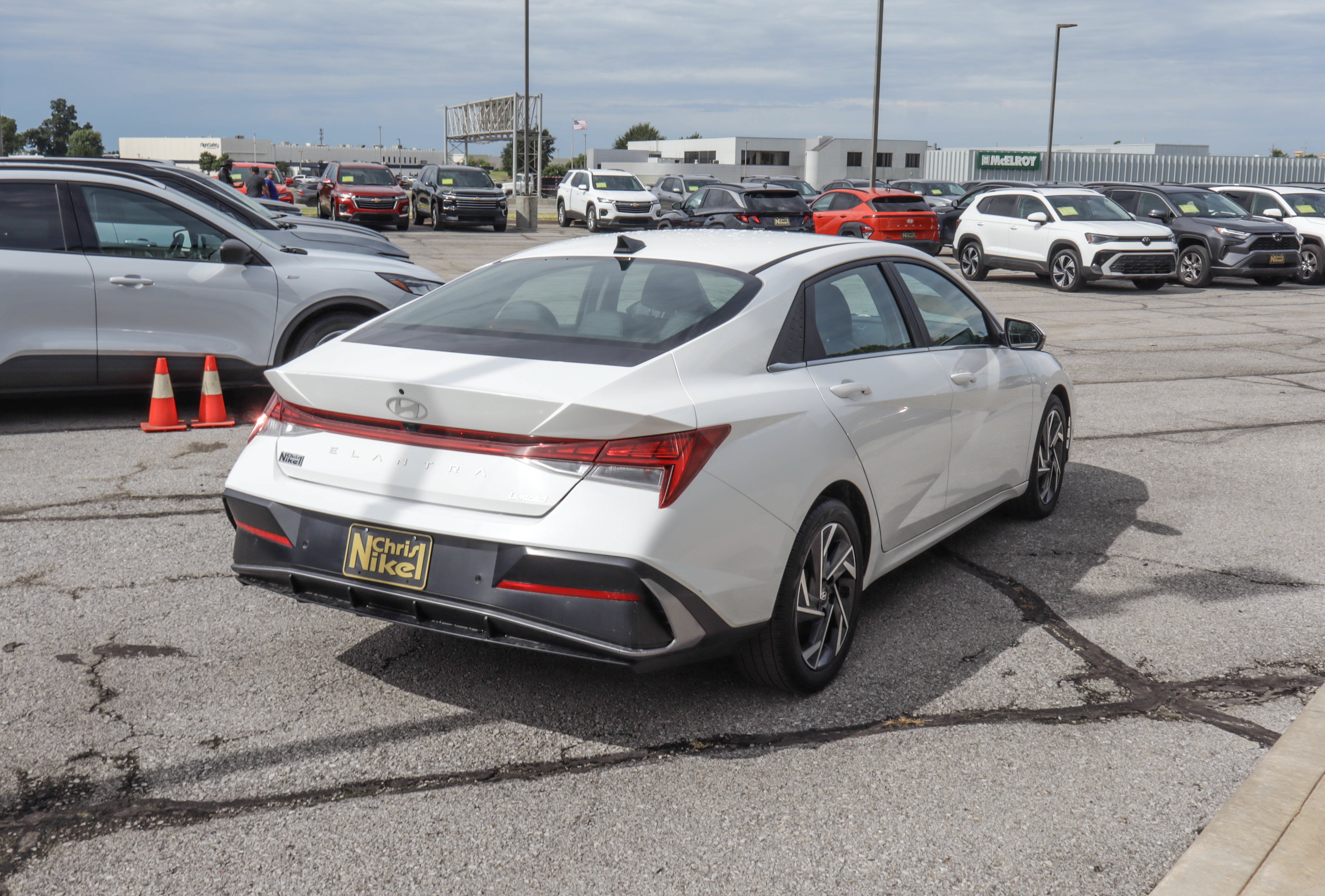 2024 Hyundai Elantra Limited IVT