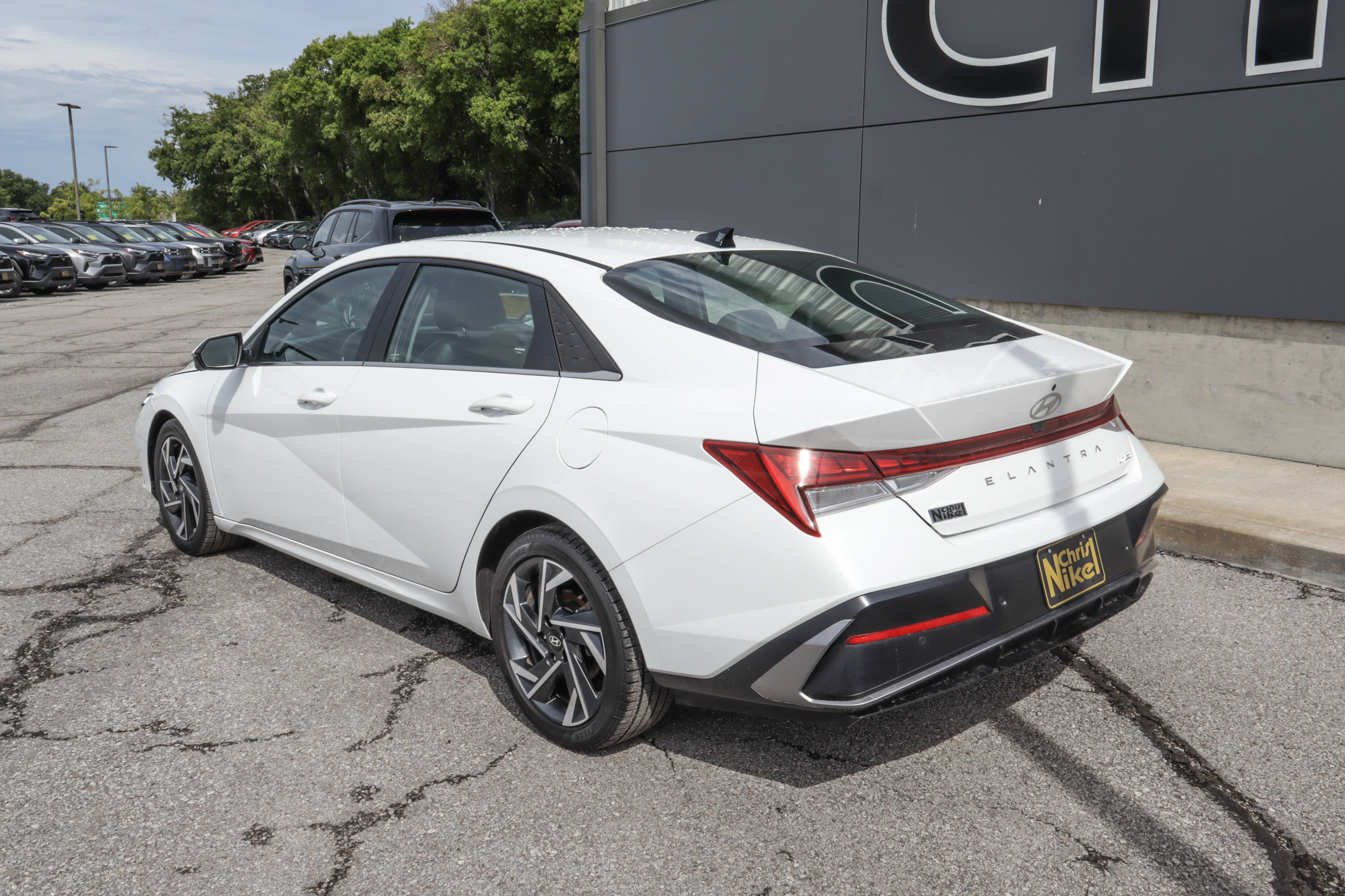 2024 Hyundai Elantra Limited IVT