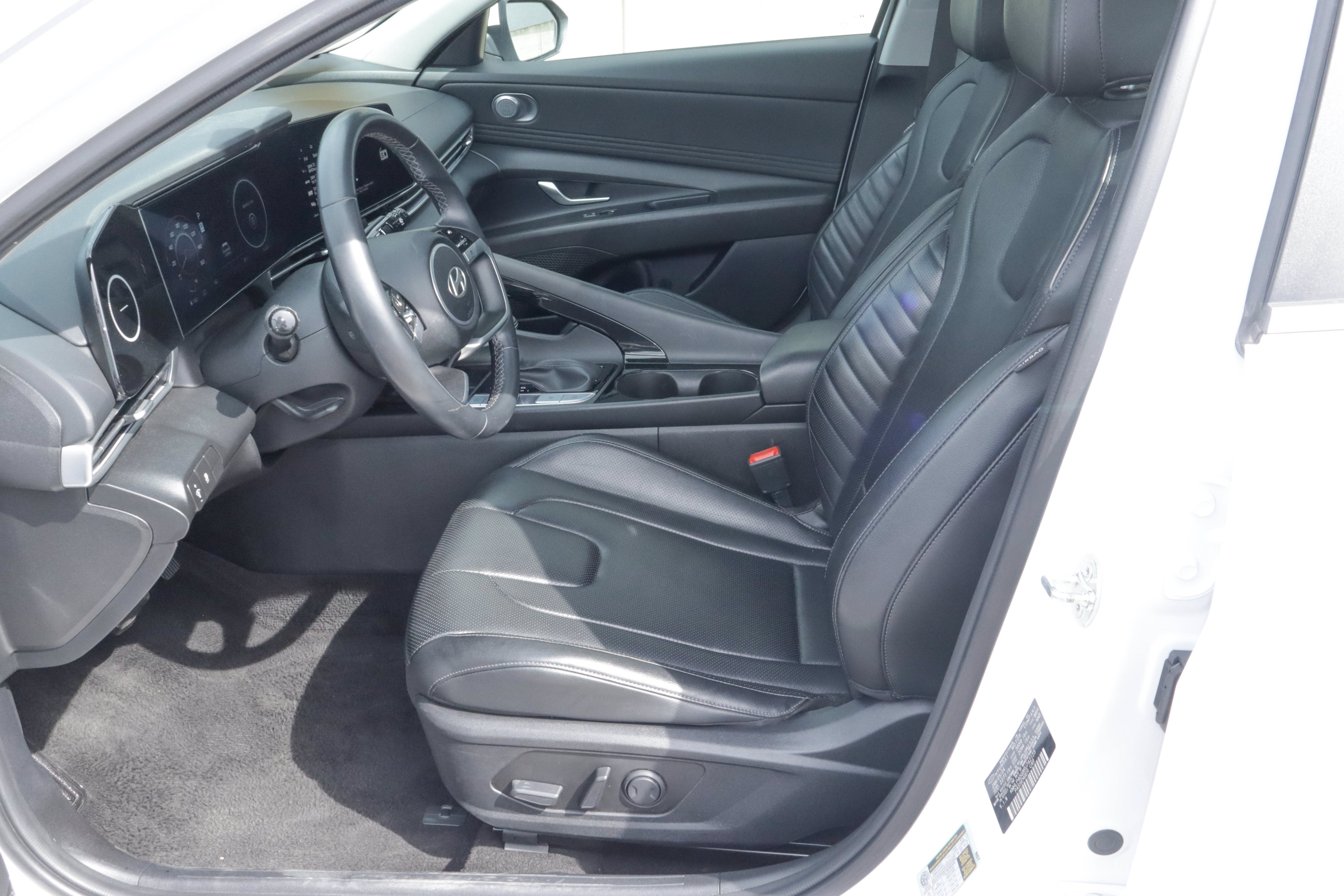 2024 Hyundai Elantra Limited IVT