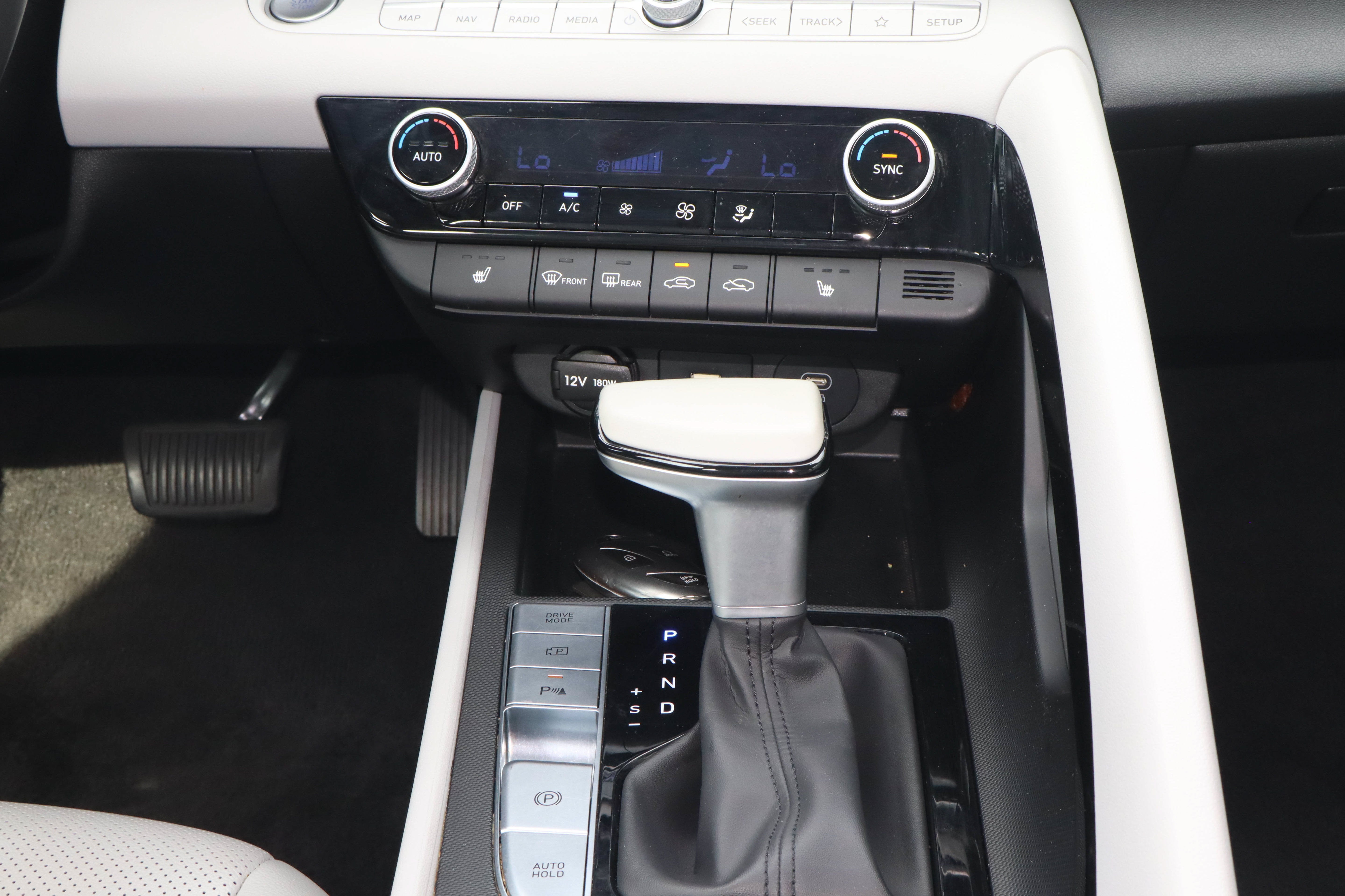 2024 Hyundai Elantra Limited IVT