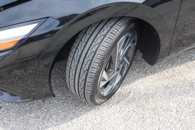 2024 Hyundai Elantra Limited IVT