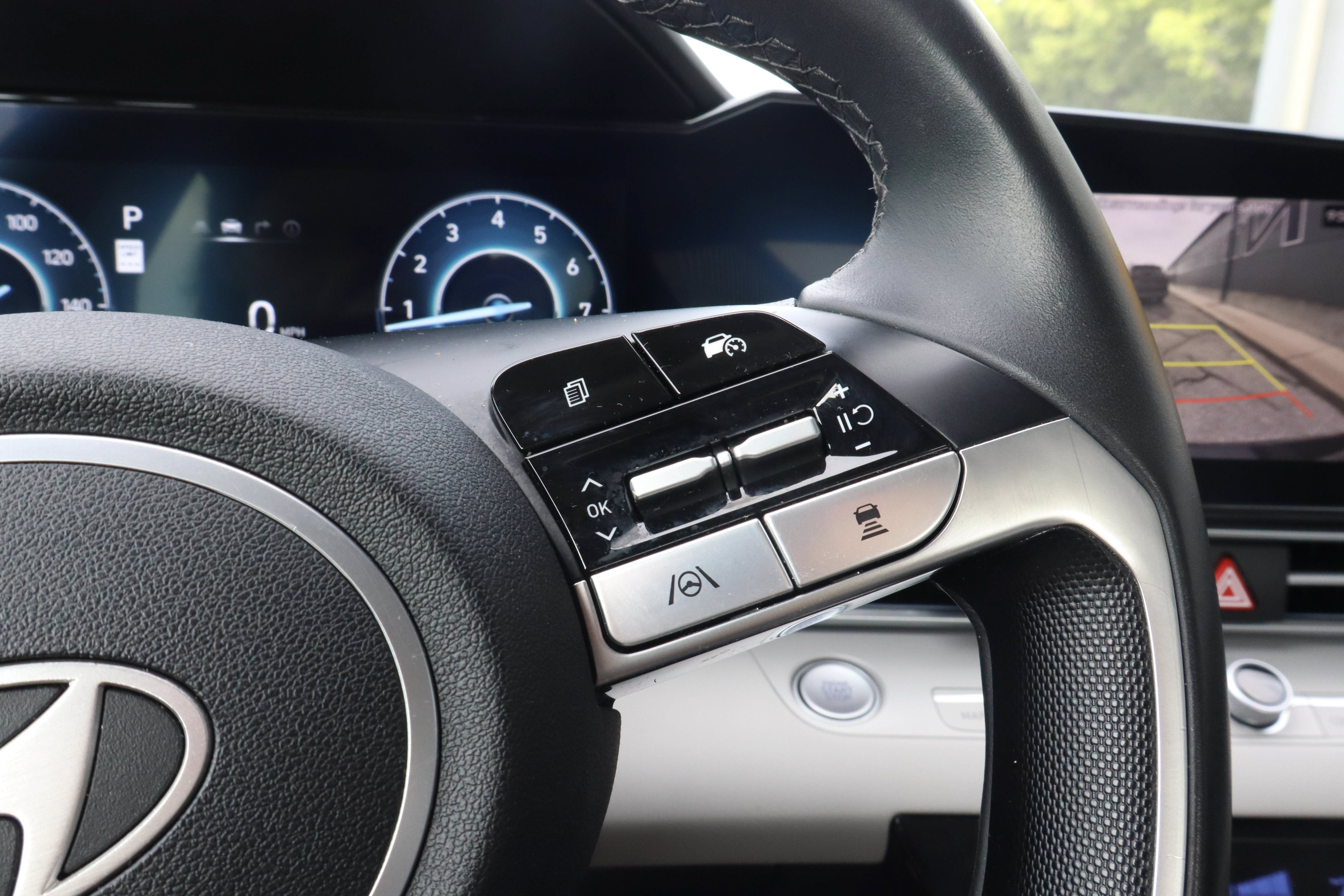 2024 Hyundai Elantra Limited IVT