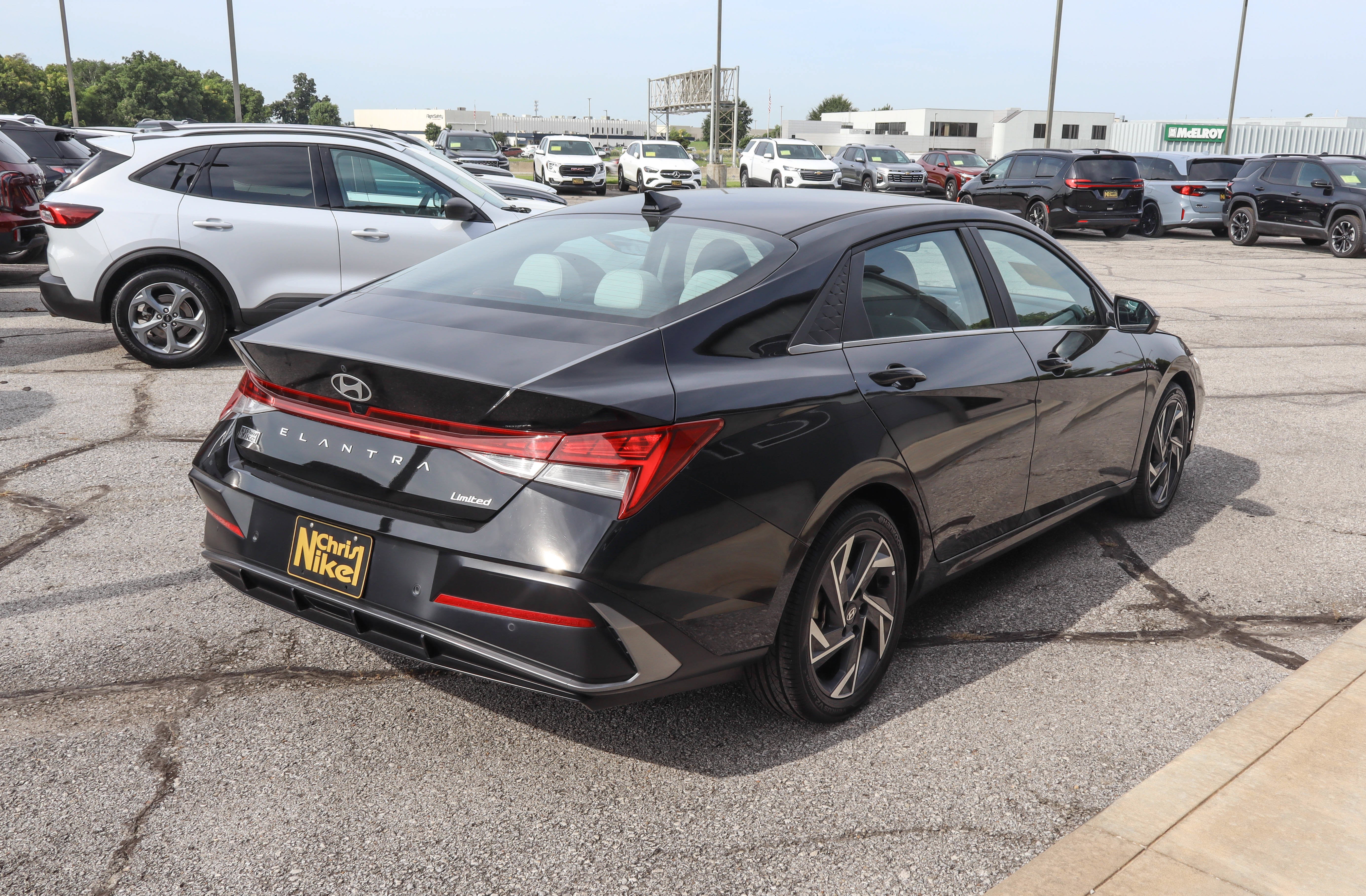 2024 Hyundai Elantra Limited IVT