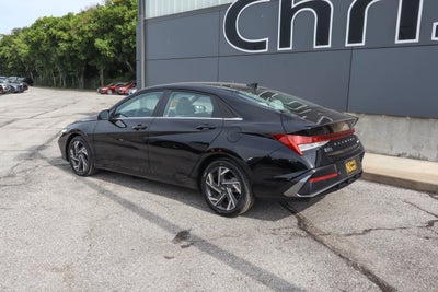 2024 Hyundai Elantra Limited IVT