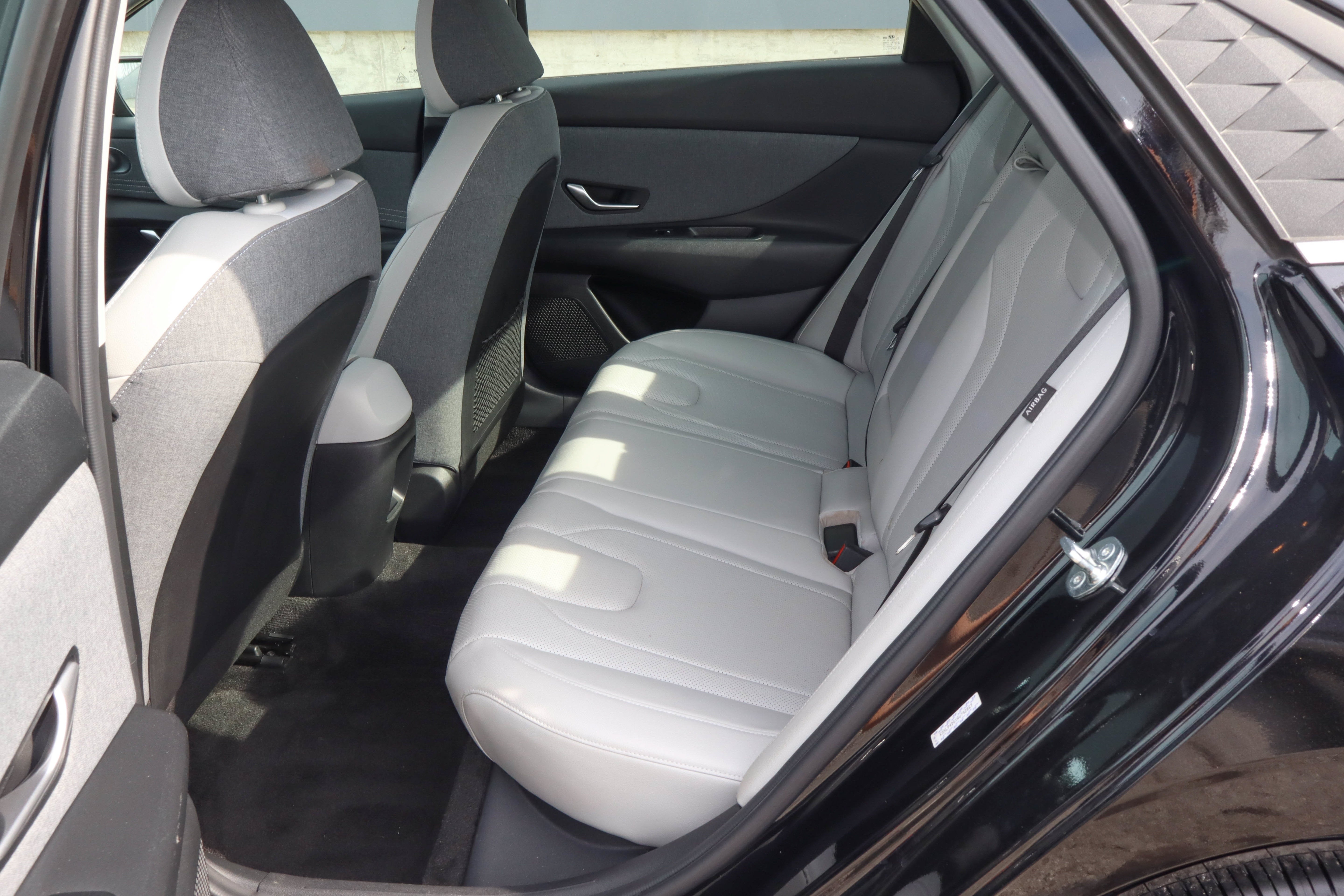 2024 Hyundai Elantra Limited IVT