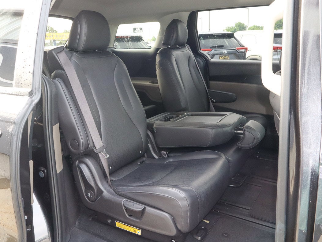 2025 Kia Carnival LXS FWD