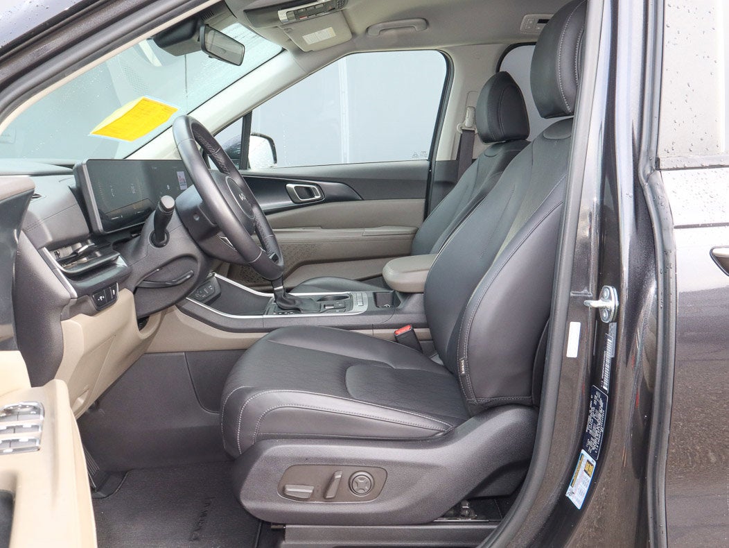 2025 Kia Carnival LXS FWD