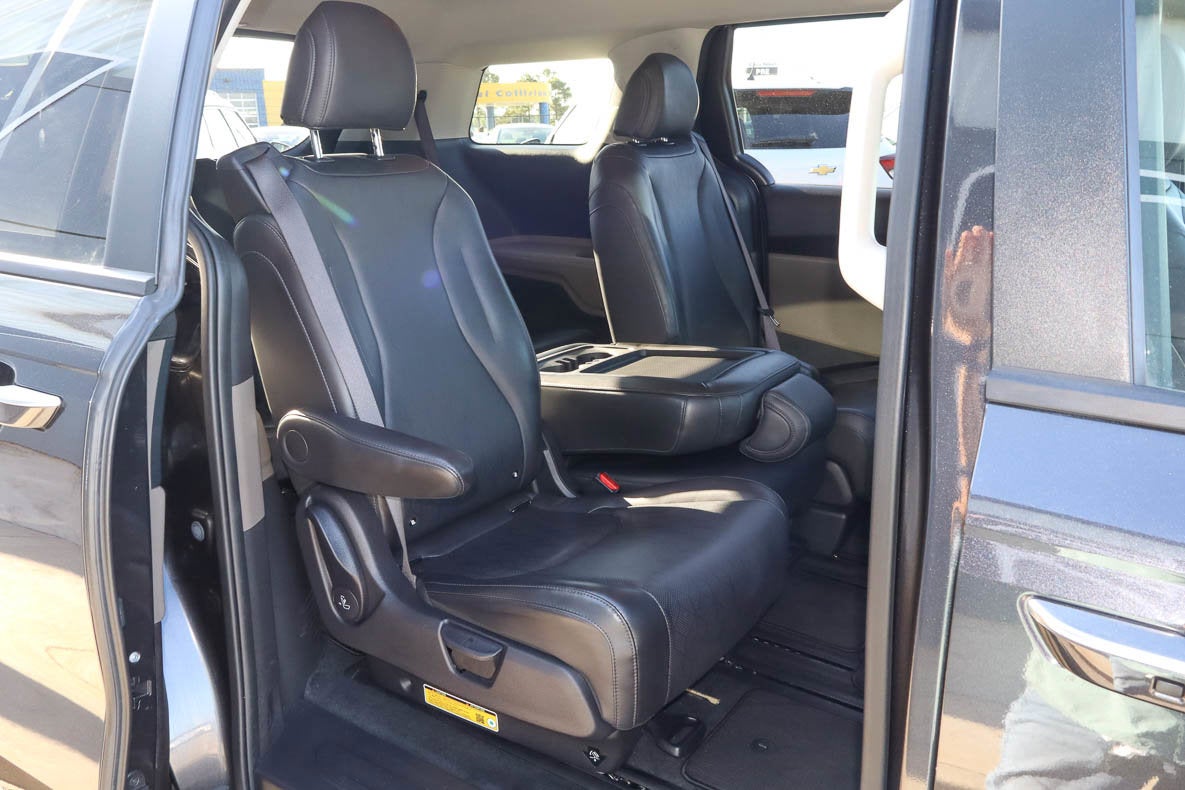 2025 Kia Carnival LXS FWD