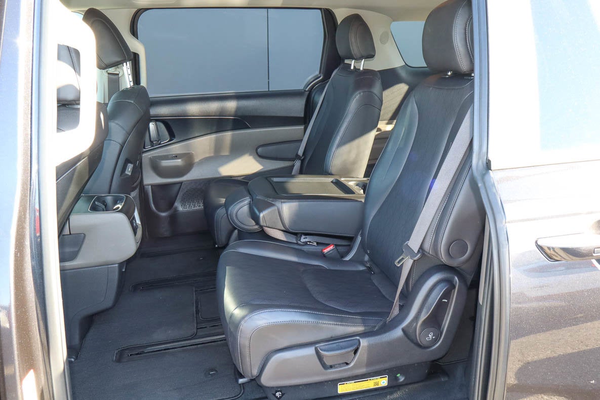 2025 Kia Carnival LXS FWD
