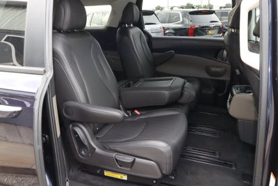 2026 Kia Carnival LXS FWD
