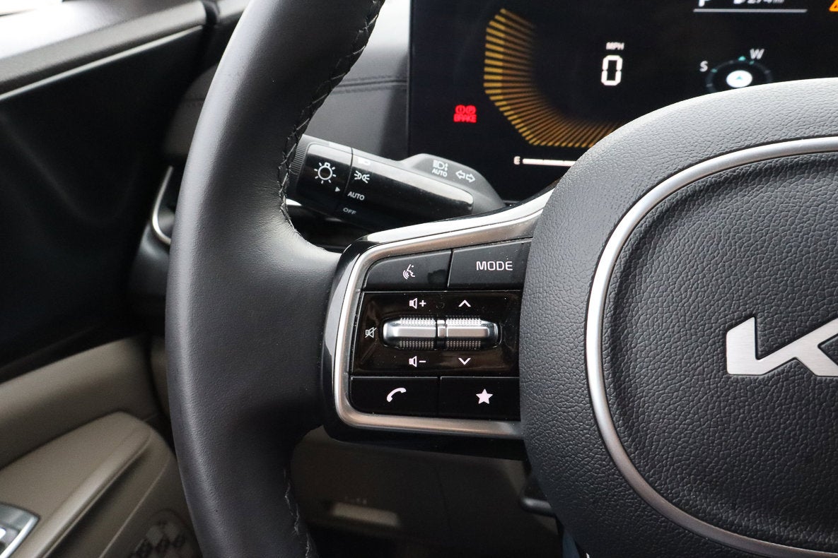 2025 Kia Carnival LXS FWD