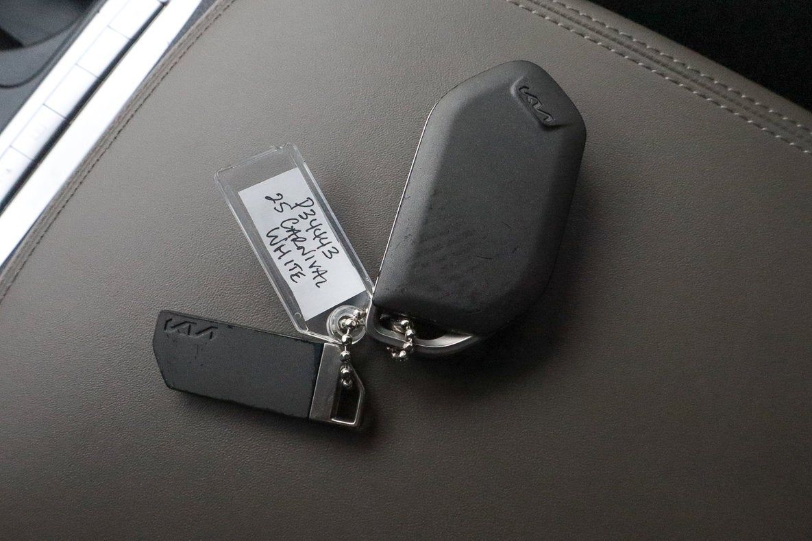 2025 Kia Carnival LXS FWD