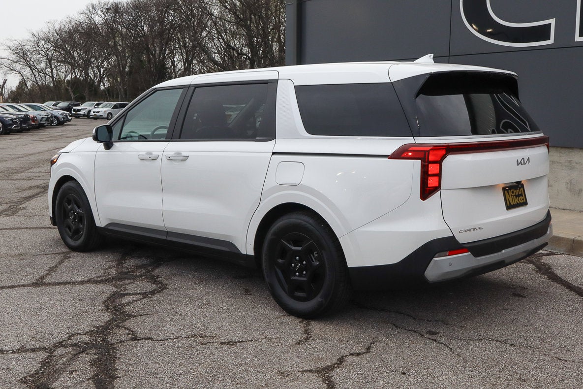 2025 Kia Carnival LXS FWD