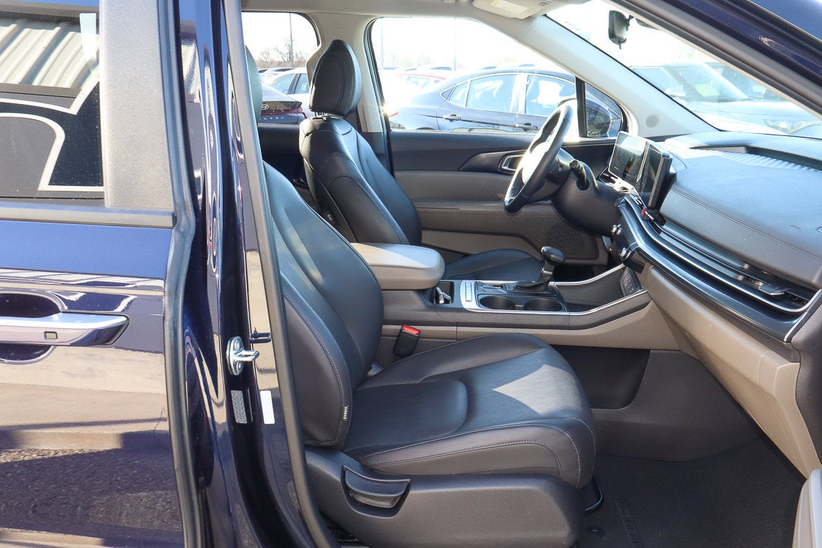 2025 Kia Carnival LXS FWD