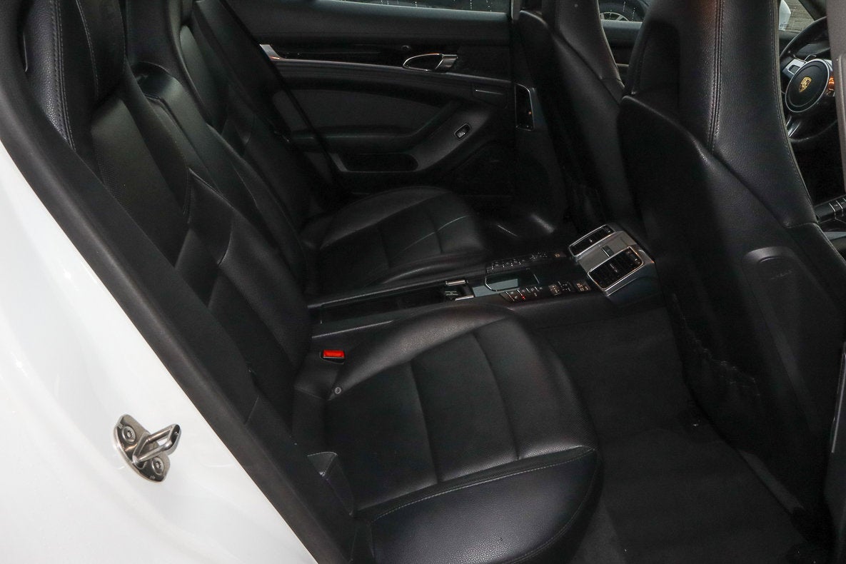 2016 Porsche Panamera Edition
